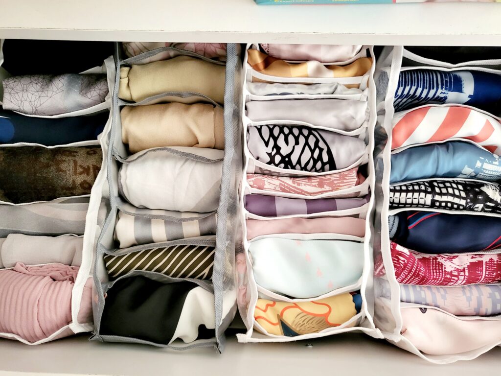 Cara simpan seluar dalam almari